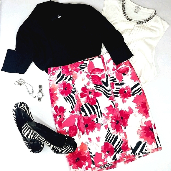 WHITE HOUSE BLACK MARKET Floral Pencil Skirt - Picture 1 of 8
